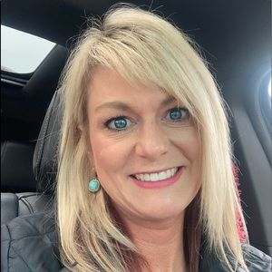 Meet your Posher, Flora